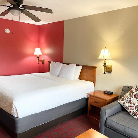 Ramada By Wyndham Oklahoma City Airport North Екстериор снимка