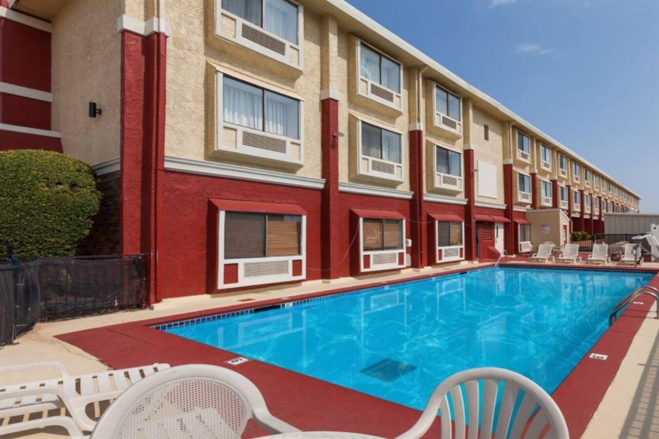 Ramada By Wyndham Oklahoma City Airport North Екстериор снимка