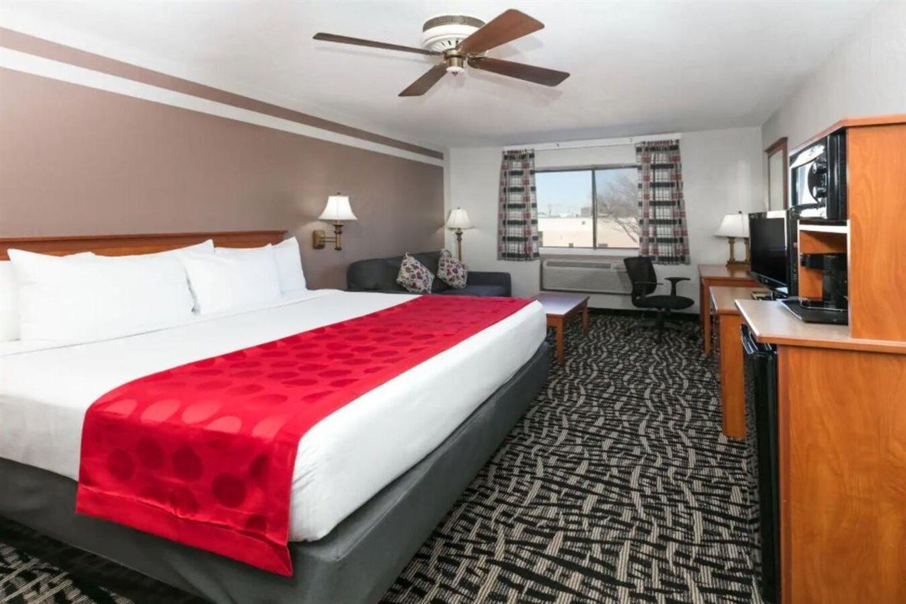 Ramada By Wyndham Oklahoma City Airport North Екстериор снимка