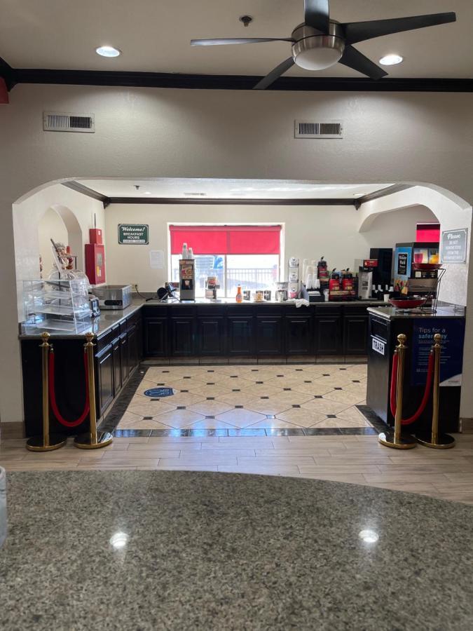 Ramada By Wyndham Oklahoma City Airport North Екстериор снимка