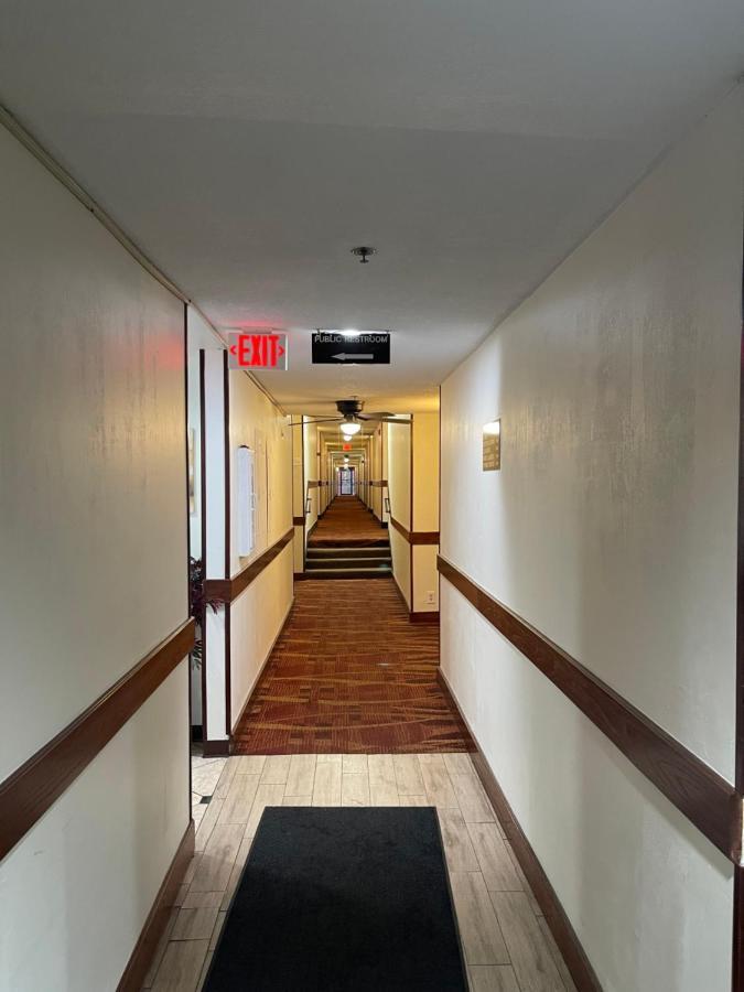 Ramada By Wyndham Oklahoma City Airport North Екстериор снимка