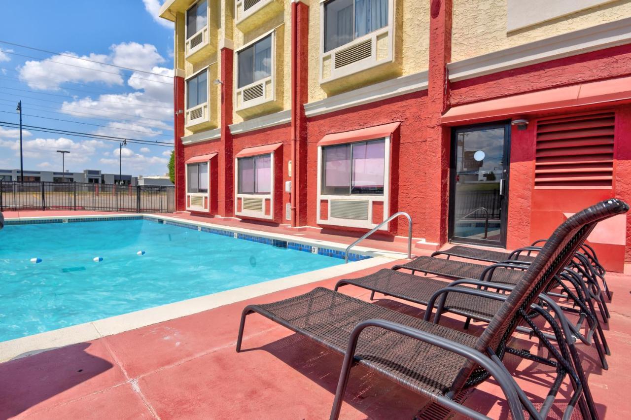 Ramada By Wyndham Oklahoma City Airport North Екстериор снимка