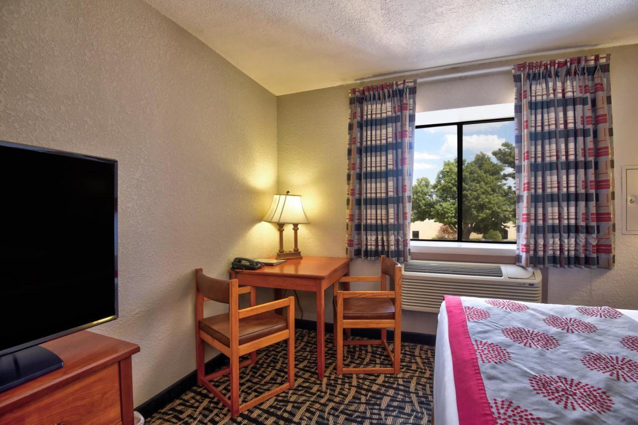 Ramada By Wyndham Oklahoma City Airport North Екстериор снимка