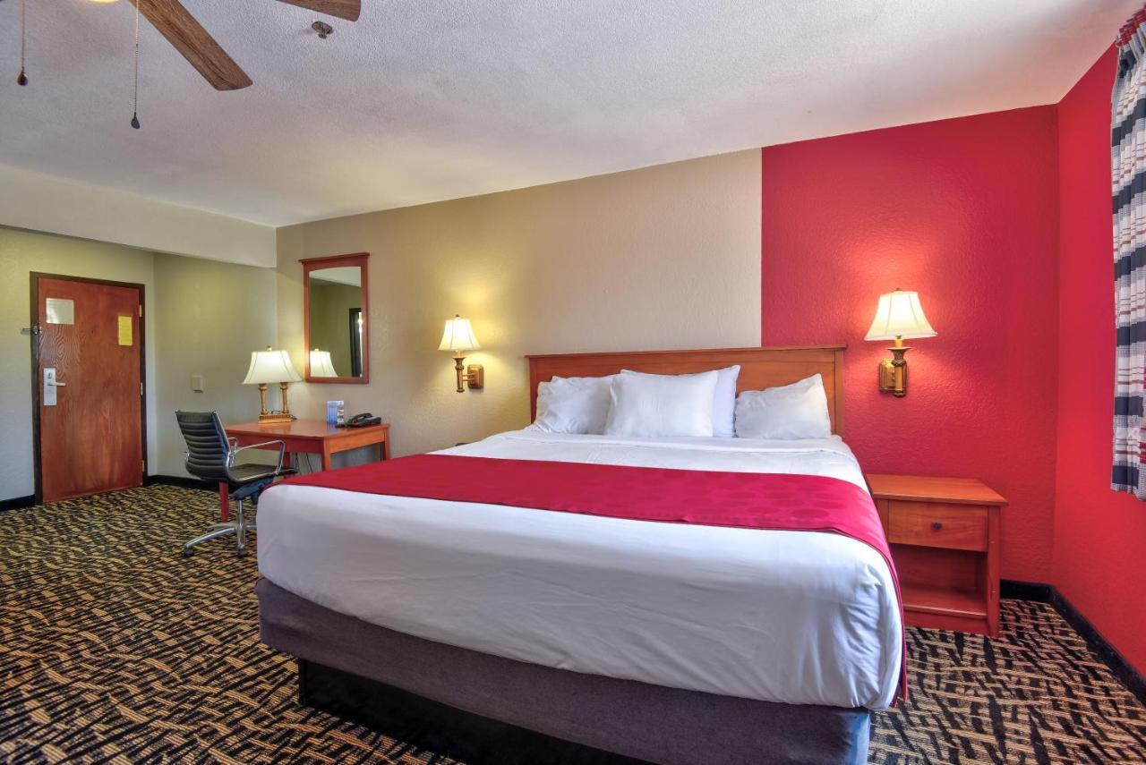 Ramada By Wyndham Oklahoma City Airport North Екстериор снимка