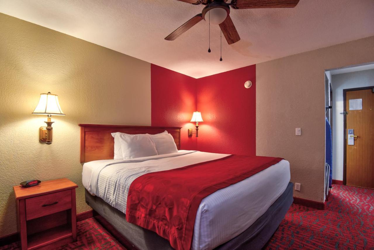 Ramada By Wyndham Oklahoma City Airport North Екстериор снимка