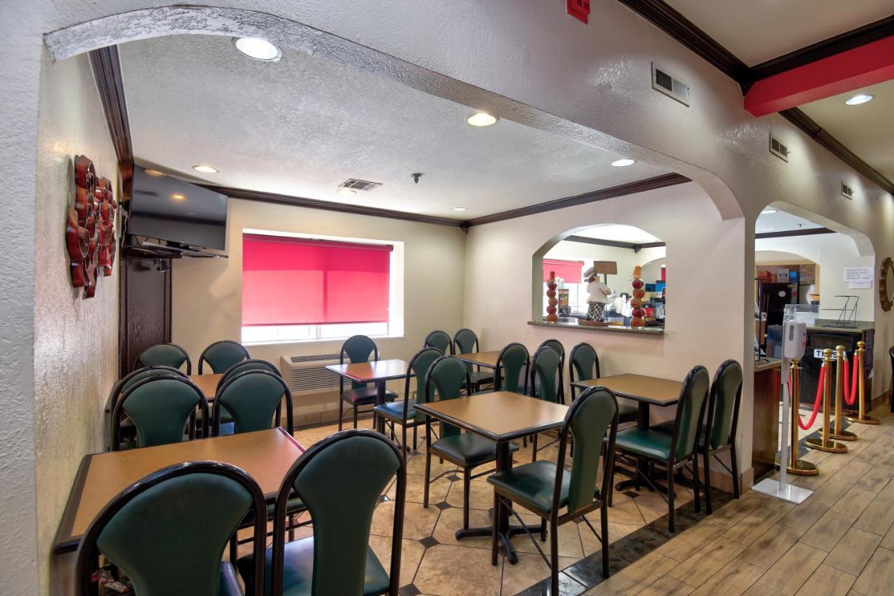 Ramada By Wyndham Oklahoma City Airport North Екстериор снимка