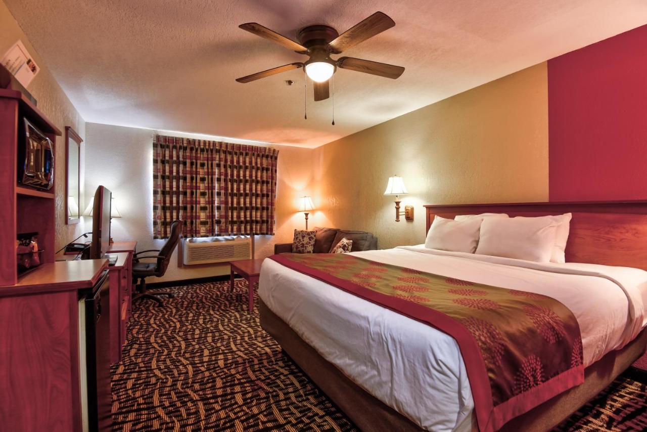 Ramada By Wyndham Oklahoma City Airport North Екстериор снимка