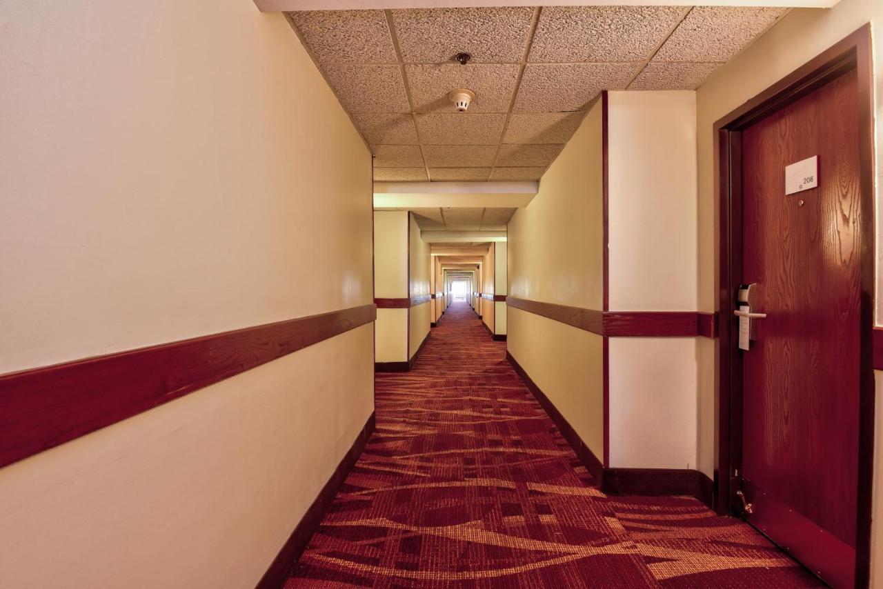 Ramada By Wyndham Oklahoma City Airport North Екстериор снимка