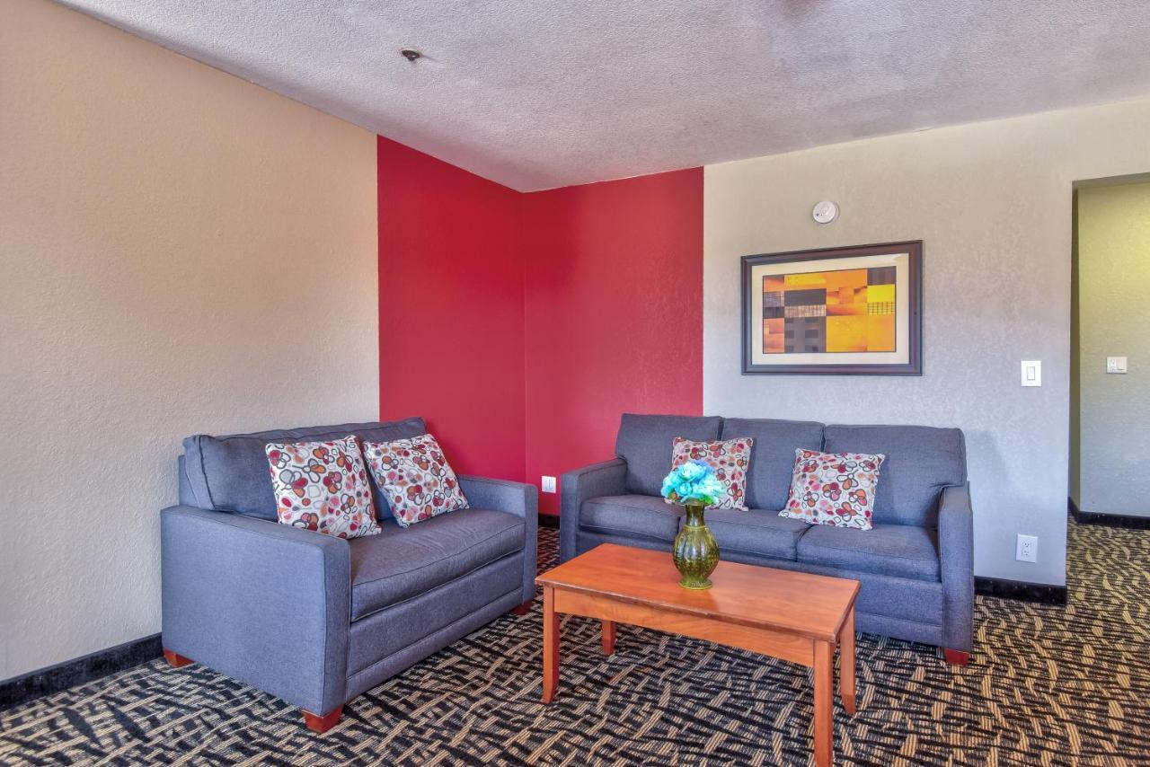 Ramada By Wyndham Oklahoma City Airport North Екстериор снимка