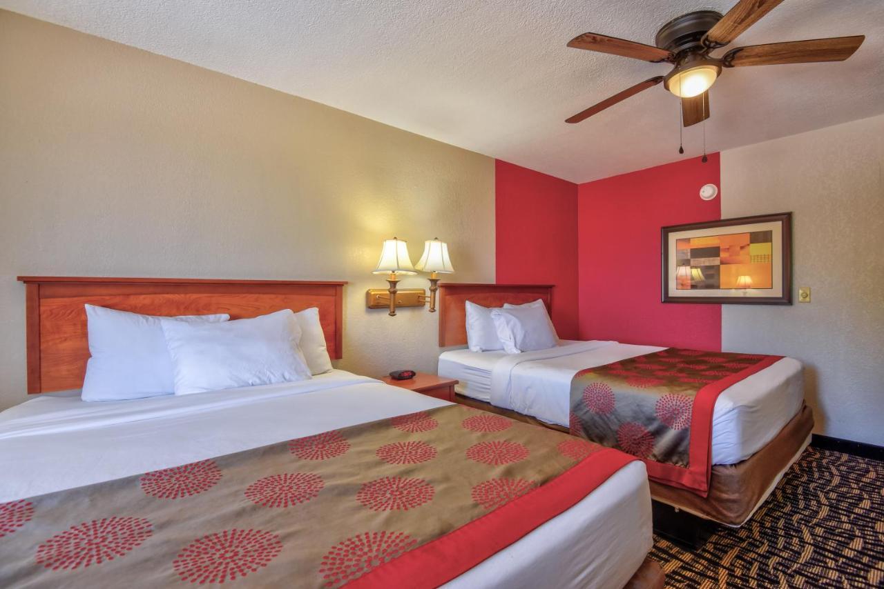 Ramada By Wyndham Oklahoma City Airport North Екстериор снимка
