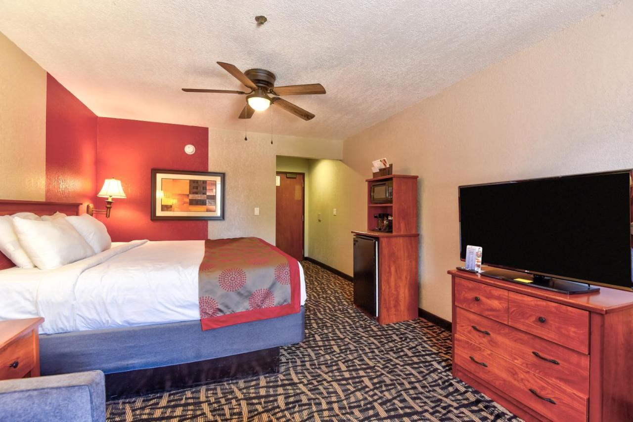 Ramada By Wyndham Oklahoma City Airport North Екстериор снимка