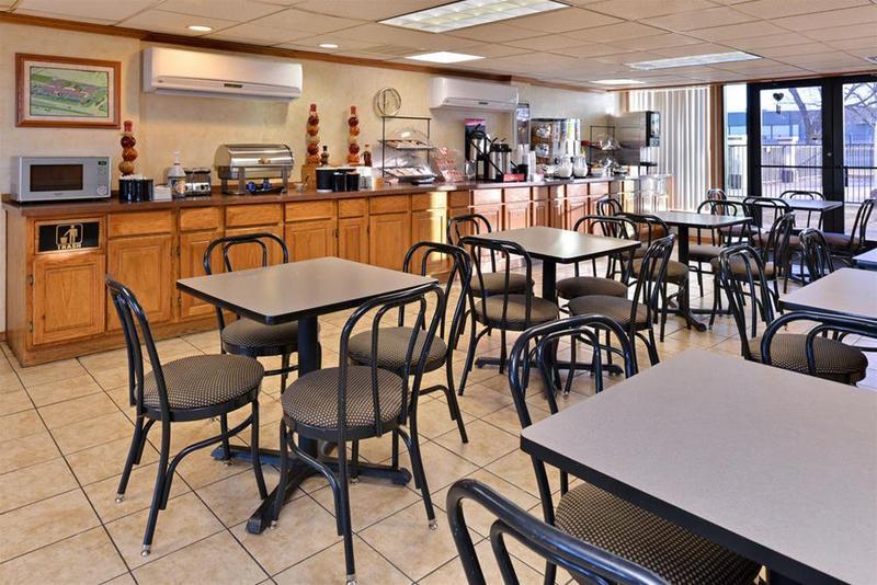 Ramada By Wyndham Oklahoma City Airport North Екстериор снимка