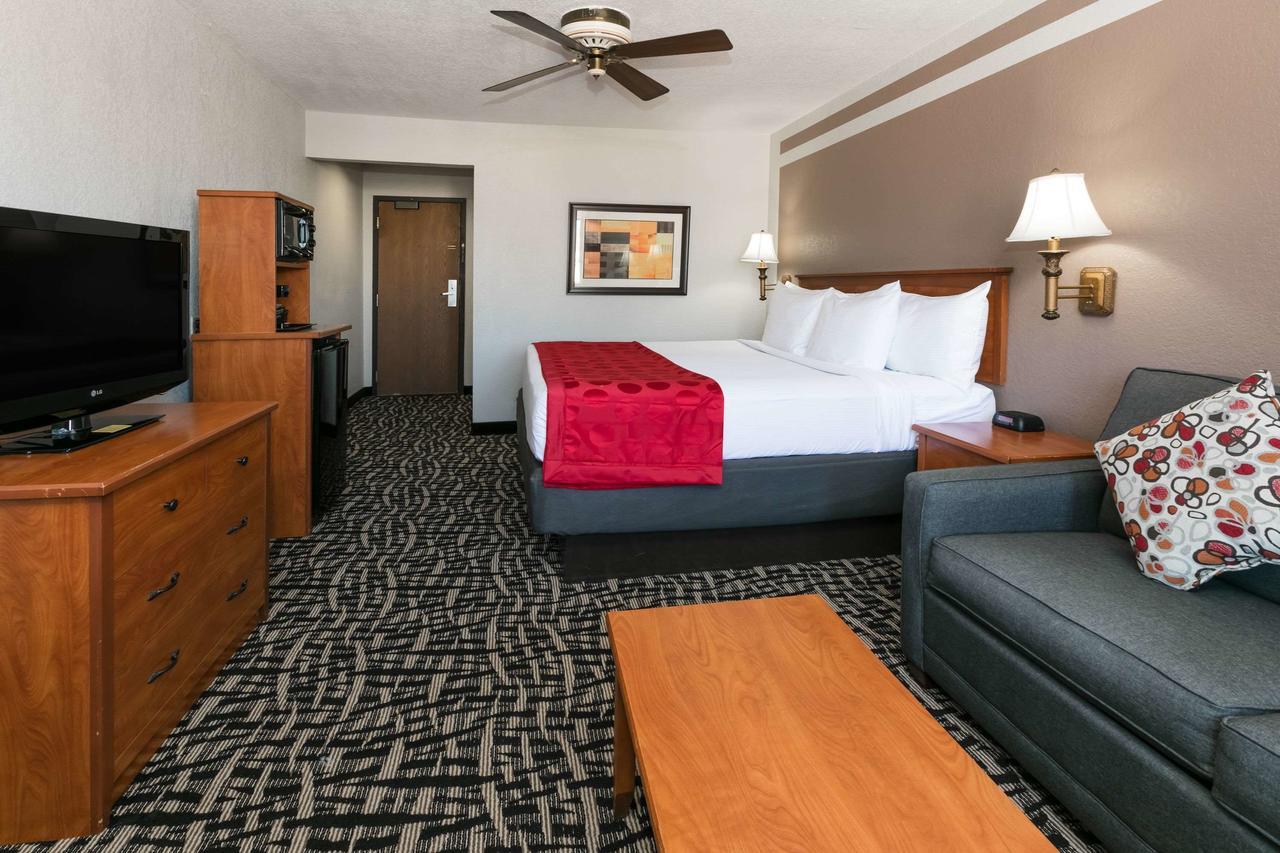 Ramada By Wyndham Oklahoma City Airport North Екстериор снимка